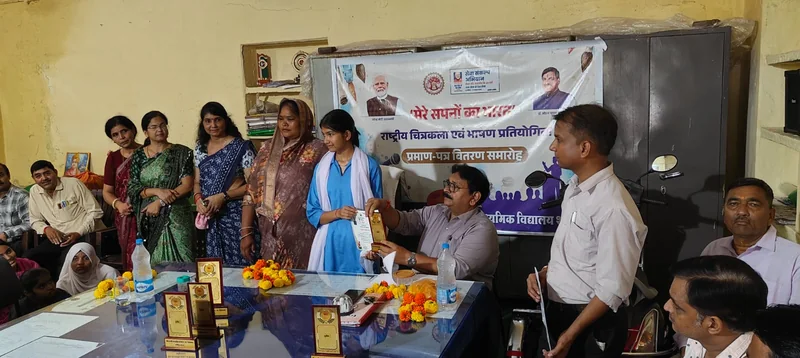 कन्या विद्यालय में चित्रकलां एवं भाषण प्रतियोगिता आयोजित